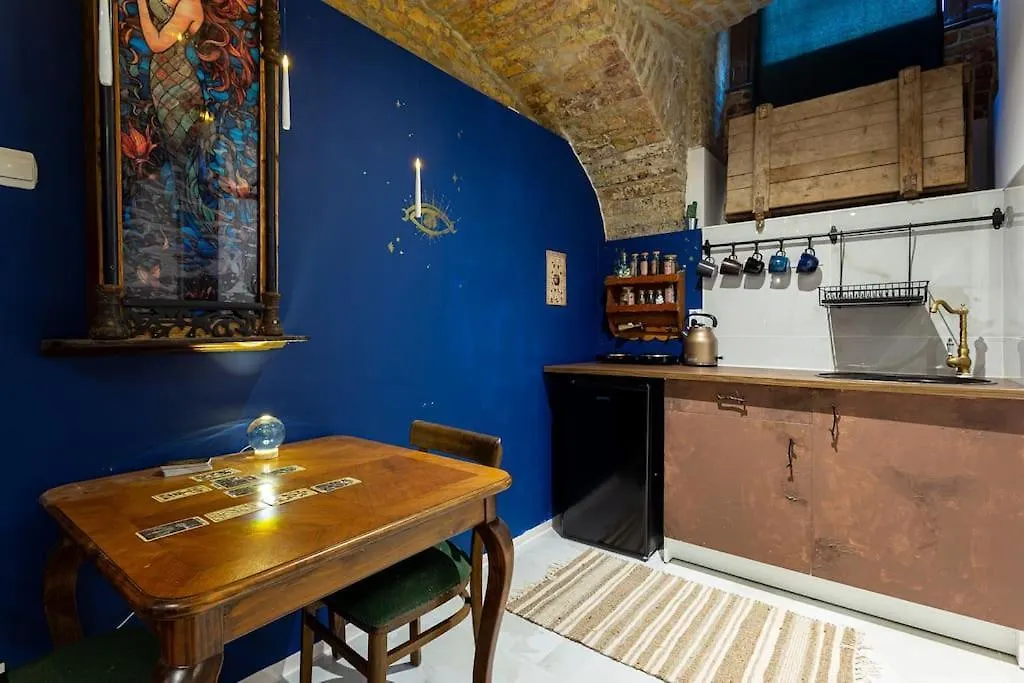 Harry Potter Themed Central Underground Apartment Budapest 0*,  Hungary